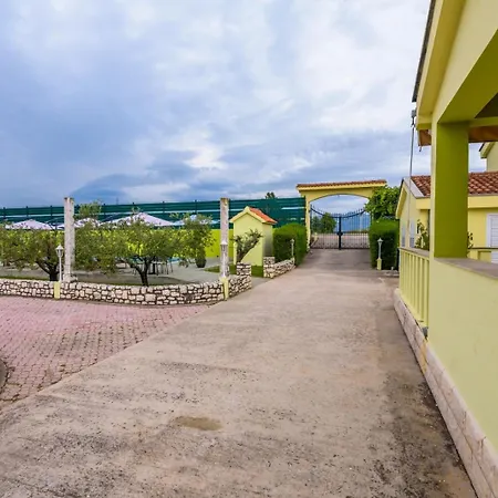 Vila Usce *