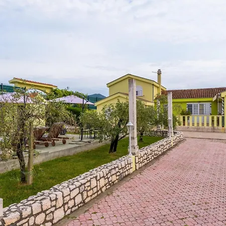 Villa Usce *